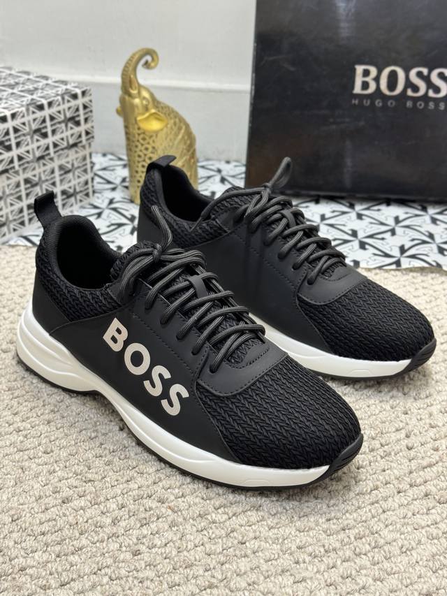 出厂价 实价 男士精品 Boss 运动男鞋，本款是官方主打经典款，1:1质量，原厂名师制作，采用进口布料舒适透气网布内里。完美楦型，大方时尚的设计，吸引了众多消