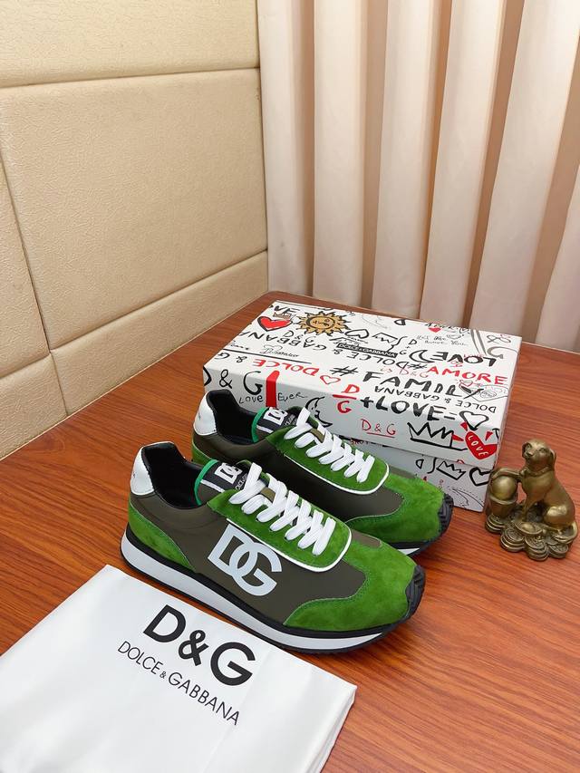 实价： Dolce＆Gabbana Dg 重工系列，原版进口头层牛皮羊皮内里，上脚轻便、舒适 、百搭、原版特供大底深受潮流男士的青睐欢迎对比品质精致奢华，超a级