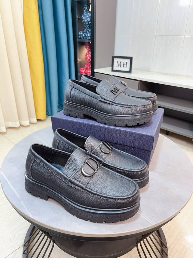 出厂价 高品质 Dior .迪奥 原单代购、高端皮鞋、面料：采用意大利进口漆牛皮水染牛里 牛皮里特供原版发泡大底、做工精细、实物拍摄size：38-44