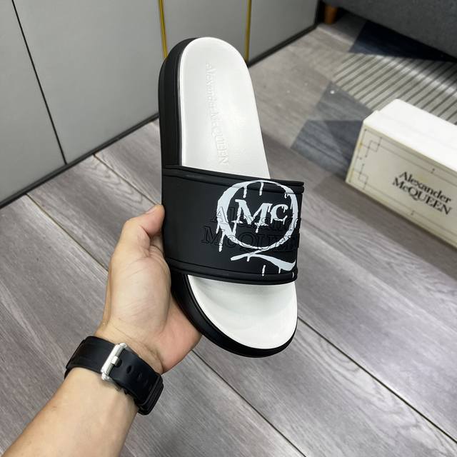 出厂价 品牌：麦昆 码数：35–44 45定制 等级：专柜 原单tpu大底 材料：原版鞋面 耐磨轻便舒适大底 款式类别：夏季款拖鞋 年轻时尚 脚感舒适 颜色：多