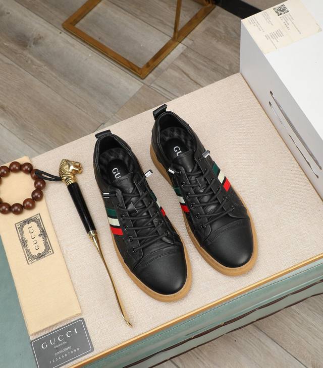 出厂价 Gucci2024年最新款 专柜同步发售，意大利进口原版小牛皮，真皮内里， 凸显高端 贵气 档次 做工考究，鞋底：原厂特供原版底，独家双层活动成型底超级