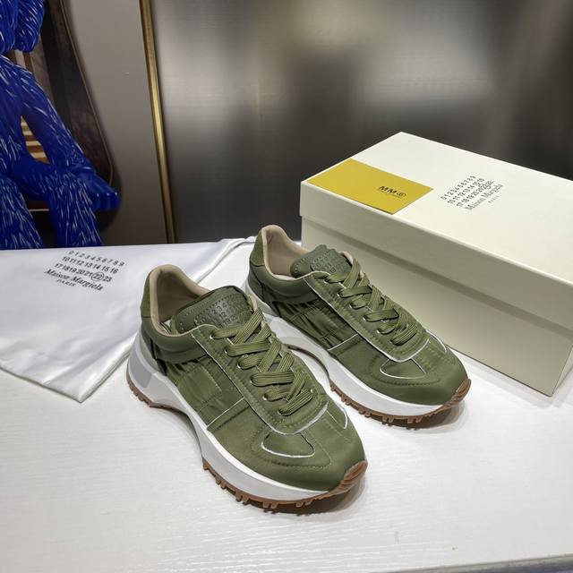 橙子出厂价 MM6 Maison Margiela 马吉拉 老爹鞋运动鞋 情侣款 自认为是今年最好看的老爹鞋，视觉上没有其他老爹鞋那么笨重，但又非常显腿细，上脚