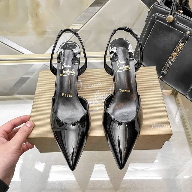 Christian Louboutin新款 CL中空尖头高跟凉鞋 红底高跟鞋单鞋 跟高：7CM 码数：34-42