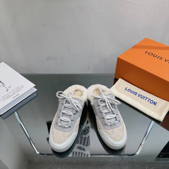 高版本LV time out 系列羊毛厚底运动鞋 半拖秋冬新款！ 羊毛里超级保暖，上脚超级洋气，鞋身印花logo低调品味。底厚4cm，瞬间拉长腿型。闭眼入、顶级