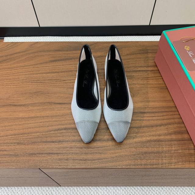 Loro Piana 网面单鞋。极简主义风格。属于非常耐看的款式！高级百搭之王。鞋面定制网，进口真皮大底。 码数：35-41 40、41定制不退换 批：
