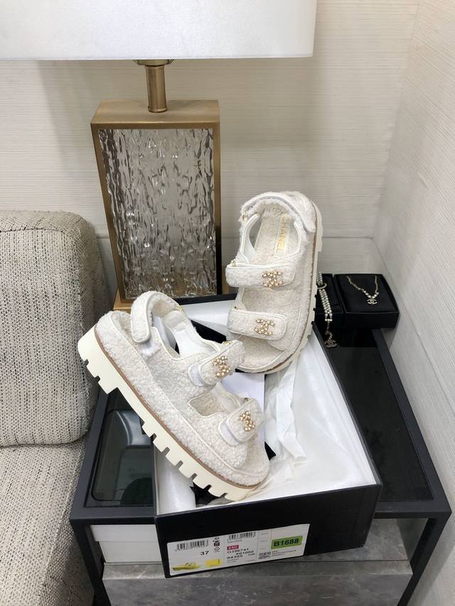 出厂价 顶级 品质2024K毛毛魔术贴凉拖鞋 SIZE：35-41 41定做不退换 原版包装配套