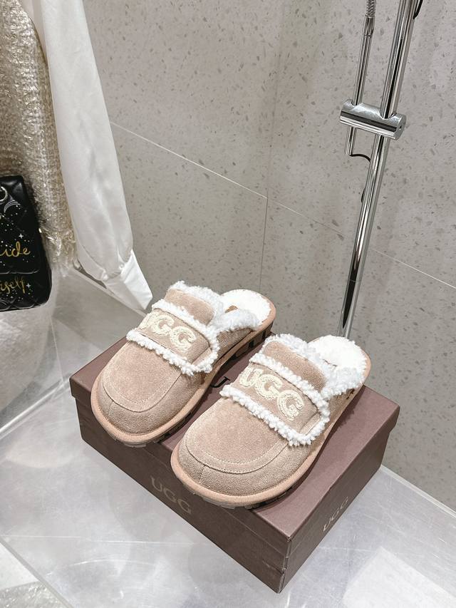 UGG 新款明星同款拼色厚底毛毛拖鞋 半拖 短靴 雪地靴 内里羊毛一体 保暖性能卓越 耐磨橡胶底 鞋子抓地力更好 拥有这一双UGG 让小脚丫在寒冷冬日始终温暖舒