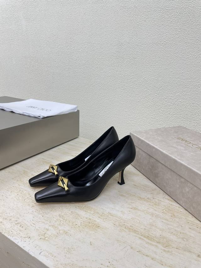 高跟 钻扣 JCJimmyChoo 黑色羊皮 Collins Store Jimmy Choo 高跟 设计 面料选用小羊皮 细腻小羊皮 小羊皮内里 意大利真皮大
