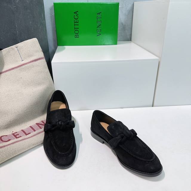 高品质出厂 ！顶级品质Bottega Veneta 葆蝶家25AW春夏新品麻花金属扣中性复古乐福鞋小皮鞋单鞋！ 顶级版本 春夏新品 标志性金属质感绳结 老钱风拿
