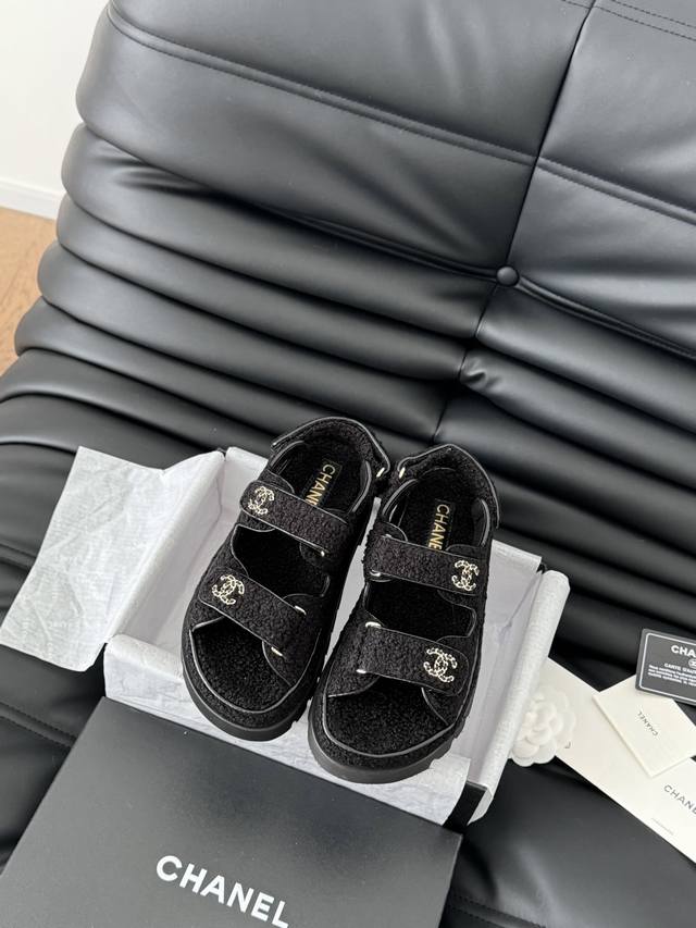 发泡大底版本 Chanel 24新款羊毛魔术贴凉鞋系列 秋冬羊毛系列版本 高版本 内里全羊毛 Size:35-39 其他码数定做