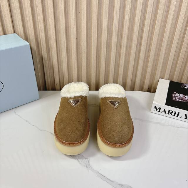 PRAD-A普拉*达2024vs经典休闲鞋系列 厚底三角标半拖 原版1:1定制，今年最潮的三角标一脚蹬英伦风复古情侣小白鞋，众多网红上脚，这款鞋，牛皮拼色，注塑