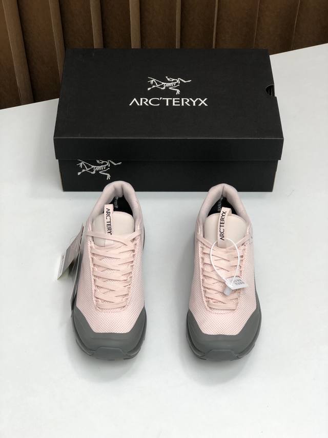 顶级防水版本 Arcteryx 始祖鸟 Aerios 未来之壳系列低帮轻量化透气越野徒步户外运动跑鞋先进的技术 更轻但可靠耐用的材料和高度专注的设计流程，创造了