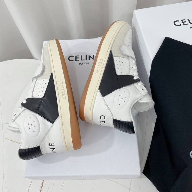 Celine赛琳~~全新升级版情侣款小白鞋系列；低帮 中帮 高帮运动鞋，魔术贴板鞋，休闲鞋 充满街头感的一双鞋子，拼色设计非常赞，这款鞋有它自己独特的设计，皮革