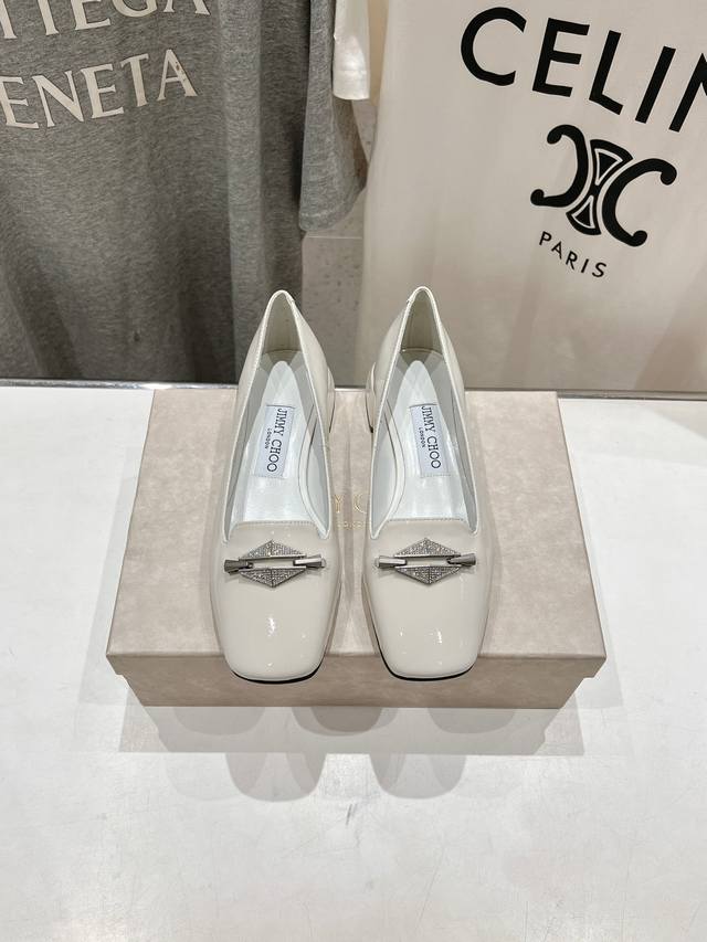 高版本出厂 Jimmy Choo* 吉米周 JC 2025ss新款小矮跟玛丽珍单鞋一脚蹬懒人鞋 KARI系列新款时装小矮跟平底鞋，优雅大气鞋型，时髦耐看，穿着舒