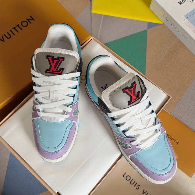 顶级版本：情侣款 LV TARINE路易威登L家 驴牌 情侣款 休闲 运动鞋 滑板鞋 原版购入开发 做货 本款LV Trainer 运动鞋选用牛皮革塑造繁复鞋面
