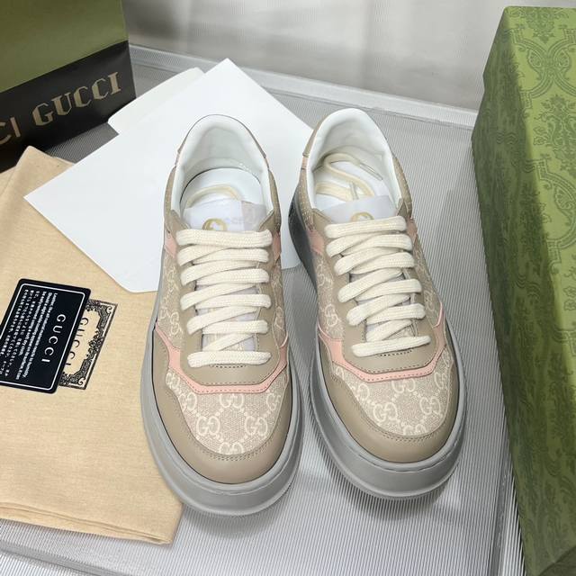 代购版本Gucci 古驰 Chunky B系列情侣款运动小白鞋 原版购入 开发 做货！专柜同步发售 男款+20 品牌经典织带元素的灵感源自Gucci的马术本源。