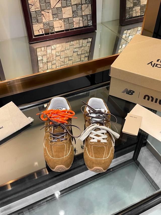 mium*u x new balance联名款运动鞋 原版精准cp！鞋型无限接近，精细工艺制作 年度zui火爆的款式，不需要多说，各种网红明星上脚秀 面料材料牛