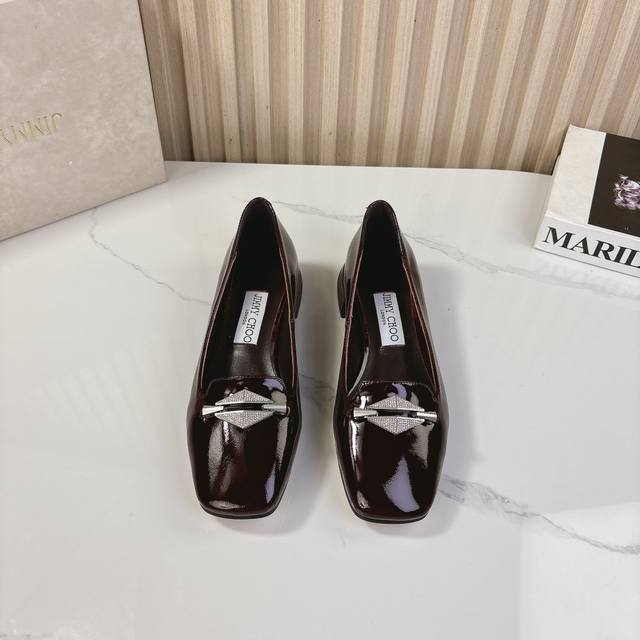 高版本Jimmy Choo 4 春夏新品爆款 乐福单鞋 高跟 系列单品 -超级A的一款啊！美得让人窒息！镂空设计给人以一种很神秘的感觉，奢华又不失低调 不管是衣
