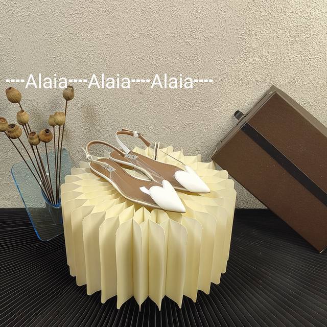 RMB 阿莱亚 Alaia Hot item promoted on Xiaohongshu AlAIA Introducing the Heart Flat