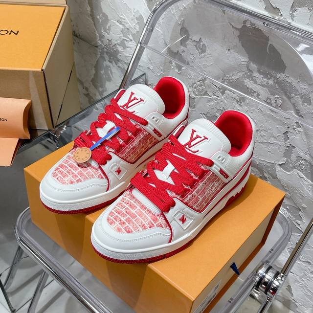 顶级代购版本 #限男码 LV trainer 情侣限定系列休闲运动篮球鞋 颜值担当 上脚帅炸，每个颜色都是巨巨巨好看！潮人必备单品 原版订制压纹粒面小牛皮 非市