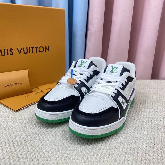 大量现货的情侣爆款出货上新 LV-Trainer路易-威登 PK市场一切版本 情侣款 走秀新款 篮球板鞋 代购品质 原版1：1开发复刻！！上脚非常舒适 做工精细
