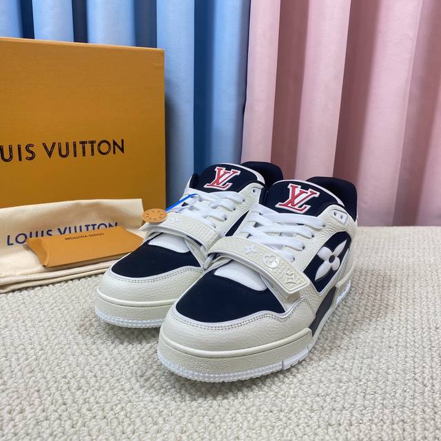 顶级版本 面包鞋 LV-路易-威登 PK市场一切版本 情侣款 走秀新款 篮球板鞋 代购品质 原版1：1开发复刻！！上脚非常舒适 做工精细 鞋面由意大利进口小牛皮