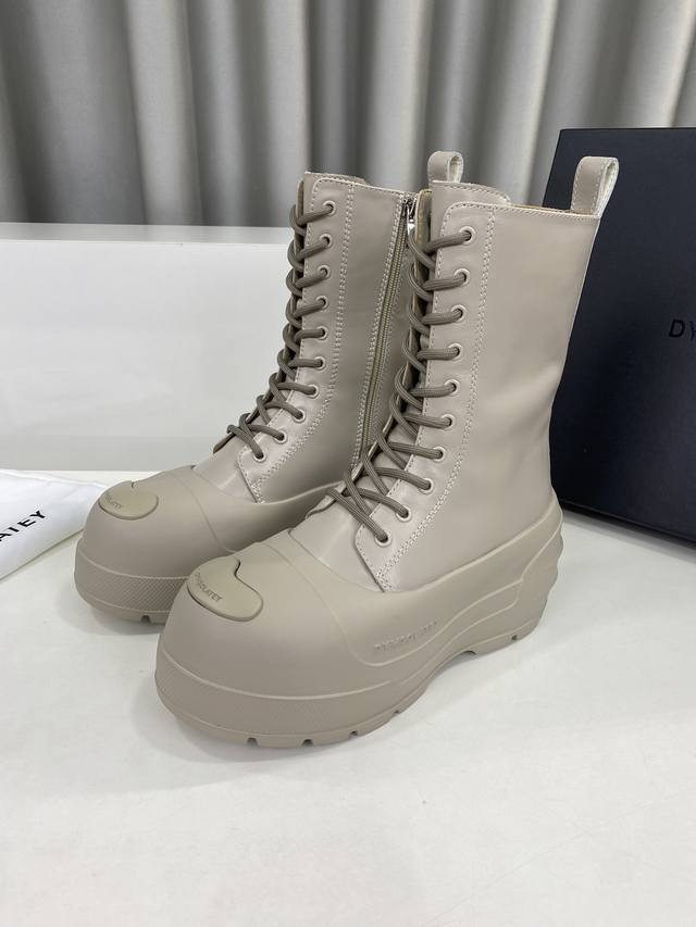 DYMONLATRY 户外机能金属装饰 超轻厚底德比靴 刷新视觉美感，全球第一款厚底大头德比鞋，国潮轻奢崛起的标识，外观 配色 线条 无不彰显与众不同的美，众多