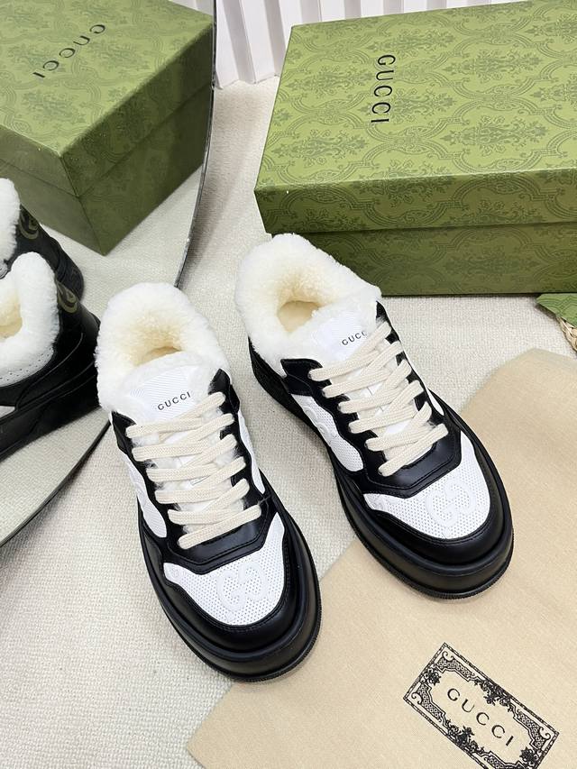 GUCCI 冬季羊毛款，双G毛毛保暖休闲鞋 小脏鞋 饼干鞋 工厂独家首发 鞋面采用原版材料，全羊毛垫脚，超柔软舒适让行走更加便捷舒适！ 独家新款惊世之作 内里进