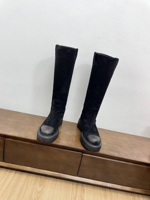 牛皮 磨砂皮 顶级版本代购级miumiu秋冬新款增高厚底复古长靴骑士靴 全新复古做旧系列上脚尤为惊艳到你的一款闭眼入都是不会后悔 鞋面：进口小牛皮 鞋底：原版1