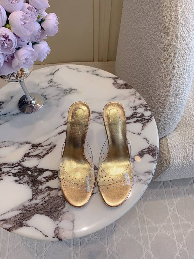 出厂价 Christian Loubouti* 新款水钻透明红底高跟鞋 bling bling水钻装饰 闪耀夺目 富贵迷人 交织出童话般的梦境 鞋面进口透明PV