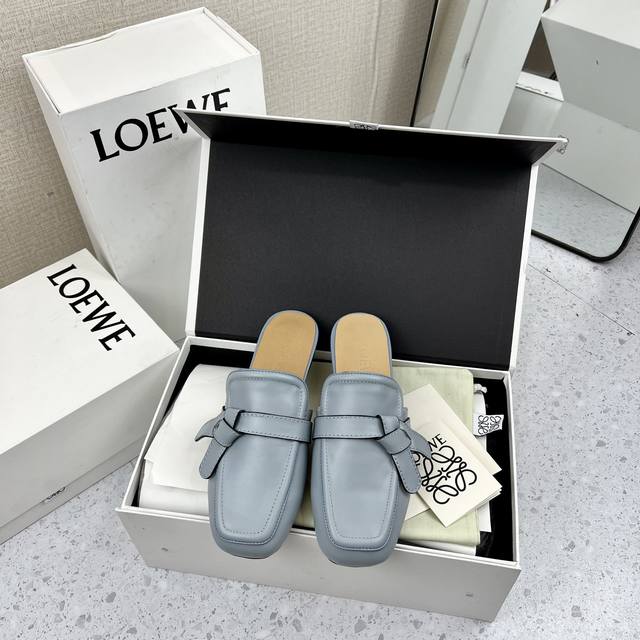 罗意威Loewe 火爆新款 蝴蝶结穆勒拖鞋，独特的打结设计，马鞍包和穆勒鞋的设计完美组合 配合整体原版楦型，时尚而个性好穿 颜色超赞 面料：进口牛皮 内里：水染