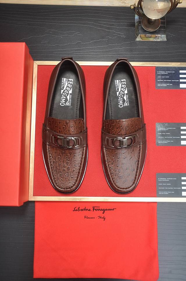 Ferragamo 菲拉格幕 高端牛里 新款 Ferragamo* 顶级版本 菲拉格幕经典正装皮鞋！选用进口原版牛皮，内里头层舒适牛皮内里！原版耐磨橡胶大底！高