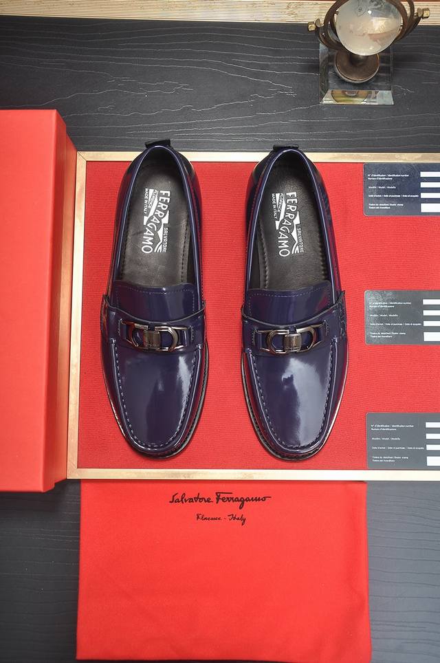 Ferragamo 菲拉格幕 高端牛里 新款 Ferragamo* 顶级版本 菲拉格幕经典正装皮鞋！选用进口原版牛皮，内里头层舒适牛皮内里！原版耐磨橡胶大底！高