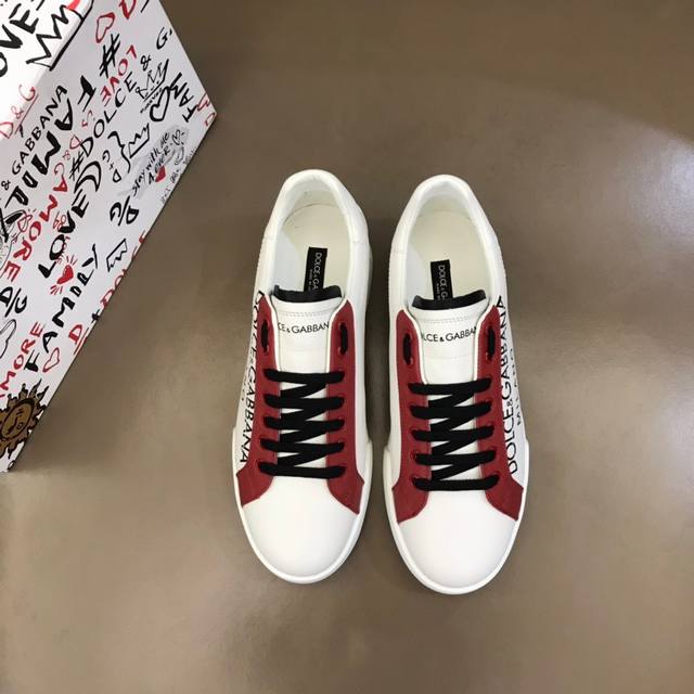 元新款Dolce＆Gabbana DG重工系列，进口原版防水帆布，撞色设计超好看，精致奢华，超A级别！版型对比专柜正品，丝毫不差！size：38-46