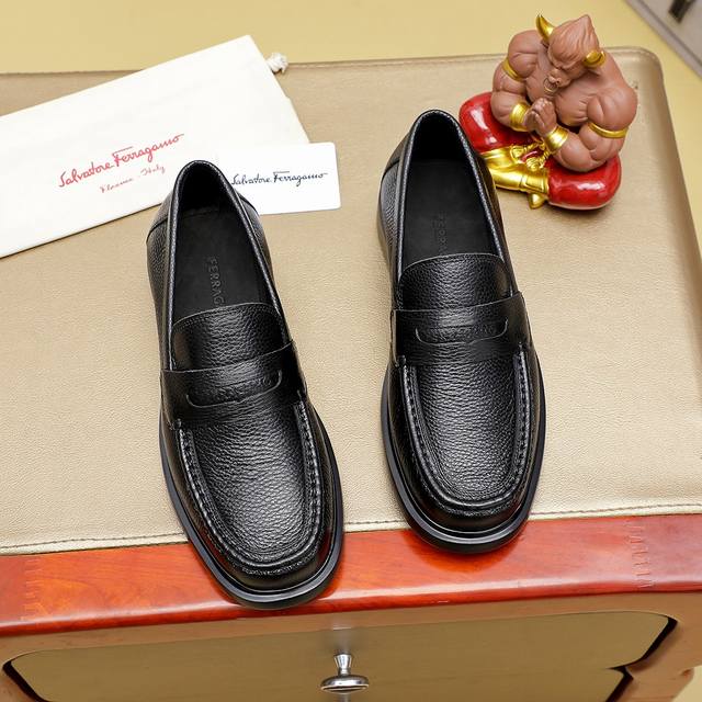 Ferragamo 菲拉格慕顶级男士商务皮鞋官网原版复制，鞋面采用进口官网1:1材料制作意大利进口牛皮进口牛皮内里。绝非一般的工艺制造，明星御用款！大厂工艺流程