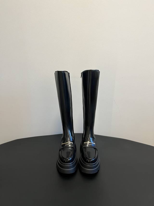 Alexsande* wang 24秋冬新品厚底高筒靴骑士靴 今日推荐大王厚底靴 杨幂同款大王新品赢麻啦 又飒又性感 厚底增高大底材质很轻 侧面松紧设计 不限制