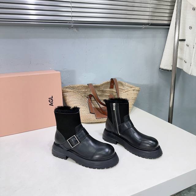 高品质出厂 ！小众潮牌AGL24 ss秋冬新款复古厚底毛里保暖雪地靴短靴！鞋面头层牛皮！原版饰扣搭配一体 呈现出高级质感 尽显尊贵奢款式设计.内腰拉链..穿着自