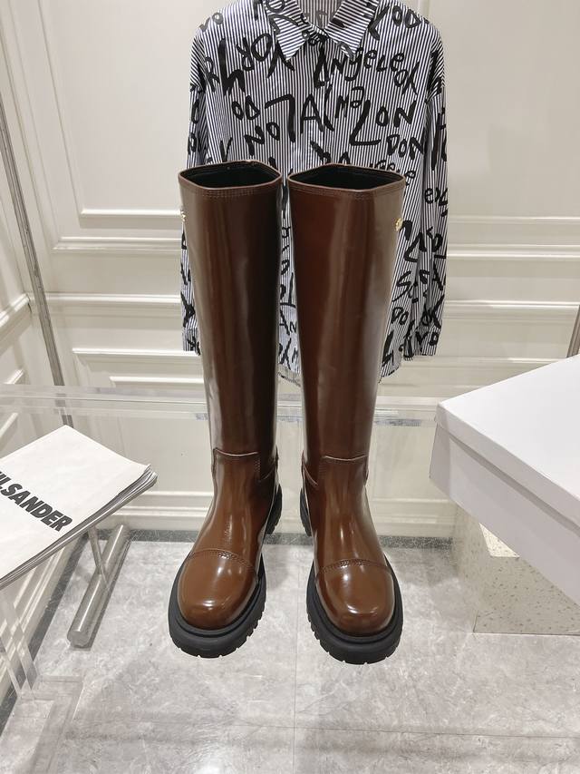 短靴 长靴 顶级版本Dior 迪奥2024秋冬新款 机车长靴 短靴 鞋面：进口全粒面小牛皮 内里：水染羊皮内里垫脚 大底：原版开模Tpu大底 配饰：原版开模五金