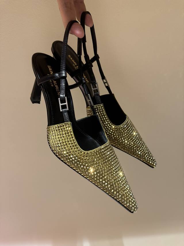SAINT LAURE* ysl 圣罗兰高跟鞋 经典澳钻。方头猫跟设计 简约不简单 优雅极致 精美女人的必备单品 鞋面：定制真丝布 内里：进口羊皮 大底：进口真