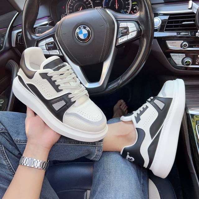 重磅消息 LV. 麦昆Alexander McQUEEN 第一次合作秋冬奢侈品超爆款就在今天独领风骚上市啦 国际资讯领先，开发创新领先，我们全方位的质量创新与服