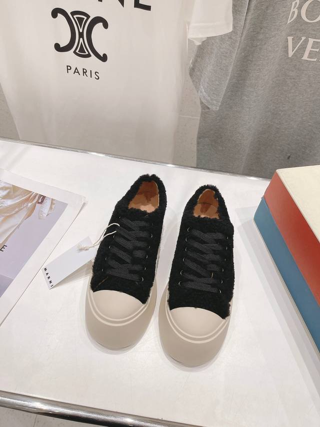高版本出厂 Marni 玛丽珍大头娃娃鞋升级大底，玛尼原版一致套楦工艺，升级最新官方原版包装常规小白鞋看腻了，入手一双不一样洋气厚底大头鞋 4.5cm增高大底