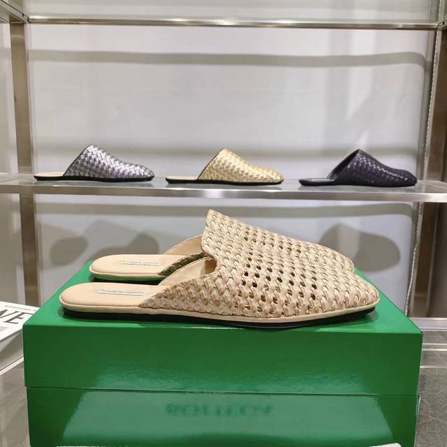 葆蝶家 Bottega Veneta缕空双色编织拖鞋 面料采用进口混种羊皮 ，！纯手工编织，质量保证！女35-39 40 订制不退换 男39--44 38 45