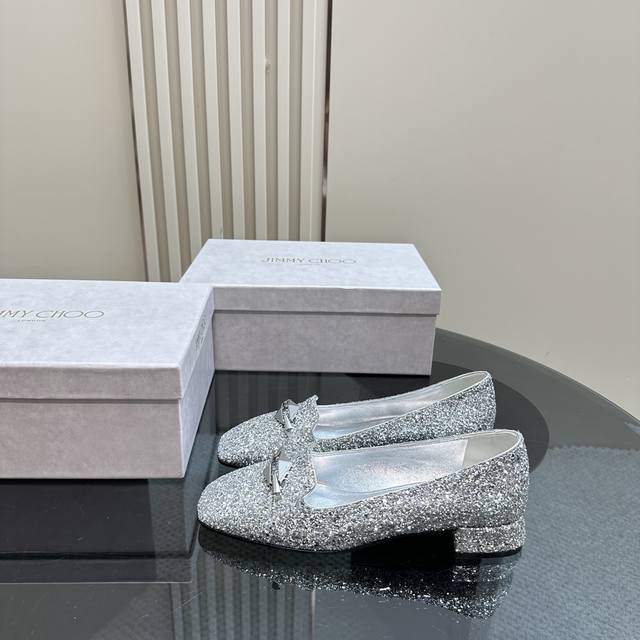 厂价 Jimmy Choo｜周仰杰24ss早春新品单鞋 JC家永恒经典之作 简约设计 满满的少女风 既摩登又复古的味道 鞋面采用进口小牛漆皮 内里进口混种羊皮