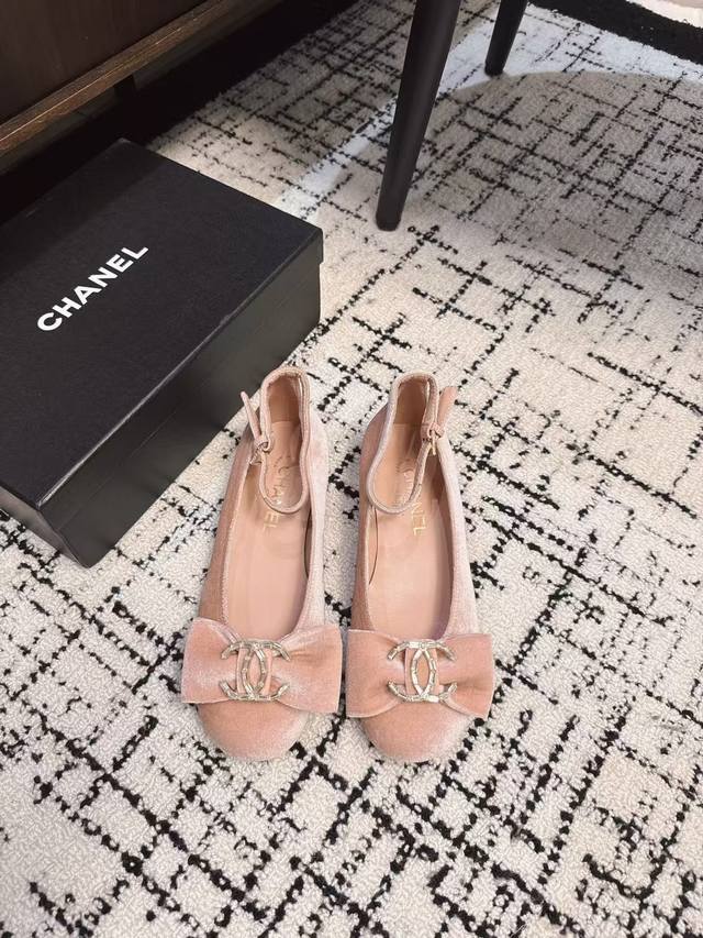 代购级 CHANEL 香奈儿 24k 秋冬新款乐福鞋 单鞋 认准我家细节实拍注意区分普通版 专柜同步！！本系列现已登陆发售！！ 简约小圆头设计 鞋型非常赞 帅气