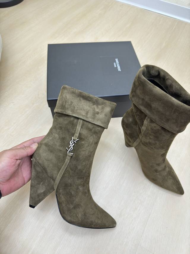 麂皮靴 楔型跟 三角跟 YSL 中筒靴 外销经典 Yvette Saint Laurent圣罗兰logo 精致高跟 橄榄绿 最懂女人心的杨树林 无死角的美鞋 撑