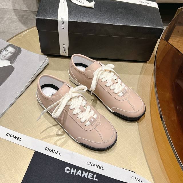 24K C家全皮休闲鞋 百搭神器 面料: 原版进口牛皮 内里：定制羊皮里 鞋底：原版开模双层TPU材质 Size : 女款35-41 颜色：三色