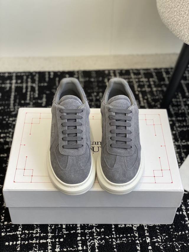 代购级 24ss 麦昆最新款 AIexanderMcQUEEN 运动 女款 男款 做市场最顶级的版本和质量 Alexander mcqueen 网红明星爱穿爆款