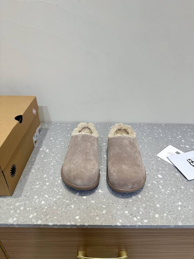 UGG 油叽叽 秋冬新款 包头拖鞋 毛毛拖鞋 棉鞋 真的是必须人手一双！慵懒随性的代表 穿搭上脚真的很高级 上脚包裹感超nice 很舒服，懒人必备，可以搭配衣柜