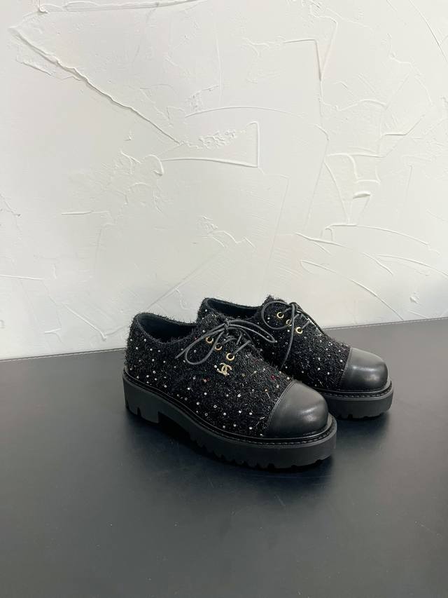 CHANEL 系带乐福鞋 Chanel 小香 24B新款厚底绑蒂乐福鞋 圆头系带款 怎么搭配都好看，时髦精必备！搭配展现与众不同的穿搭风格、白由混搭闪耀到位，跟