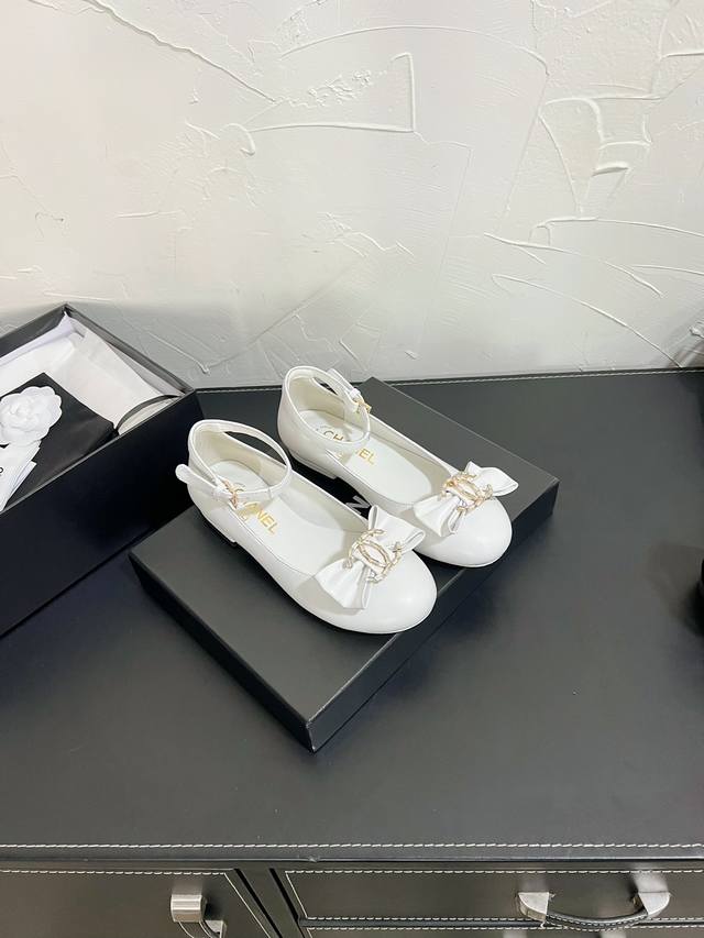 CHANEL 香奈儿玛丽珍 小香2024春夏新品 专柜新款蝴蝶结双C水钻玛丽珍鞋系列 一见钟情 小红书力推款，怎么搭配都好看，时髦精必备，小香女士钟爱简约又难以